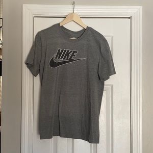 Men’s medium Nike shirt